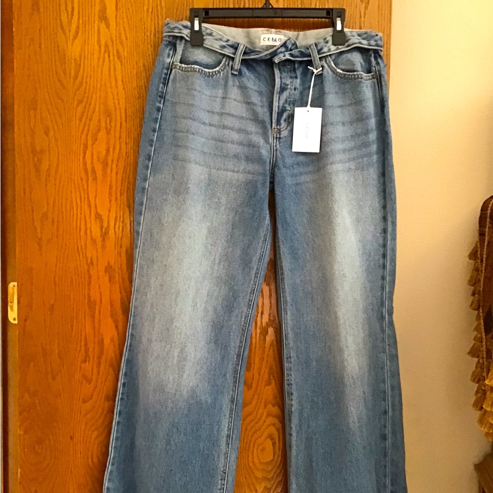 CELLO WIDE LEG JEANS, NWT, size 11, These jeans are delightfully different